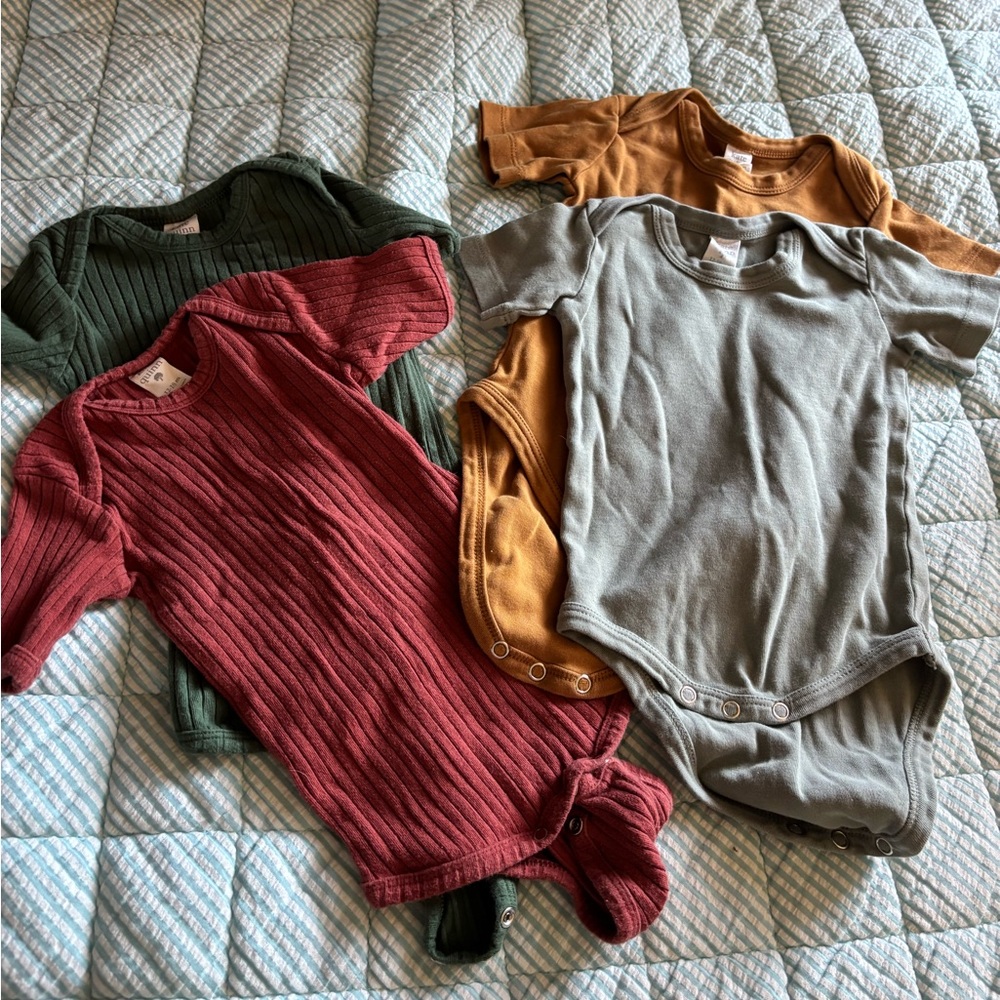 Kate Quinn Organic Cotton Bodysuit lot - Red, Green, Gray, and Yellow
